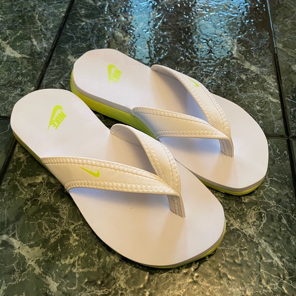 nike south beach flip flops